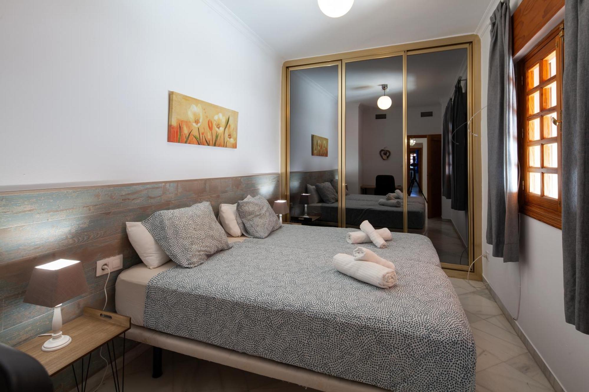 Wonderful 3 Bedroom Flat In The Heart Of Triana *