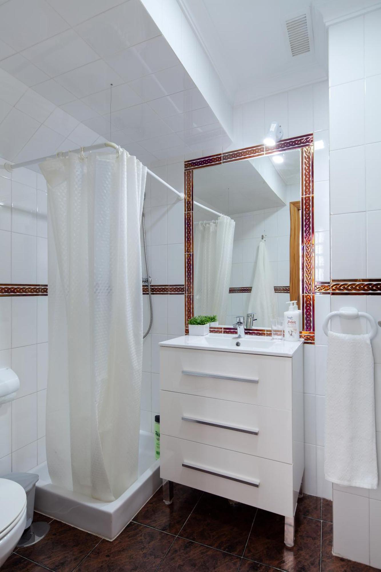 Wonderful 3 Bedroom Flat In The Heart Of Triana Seville